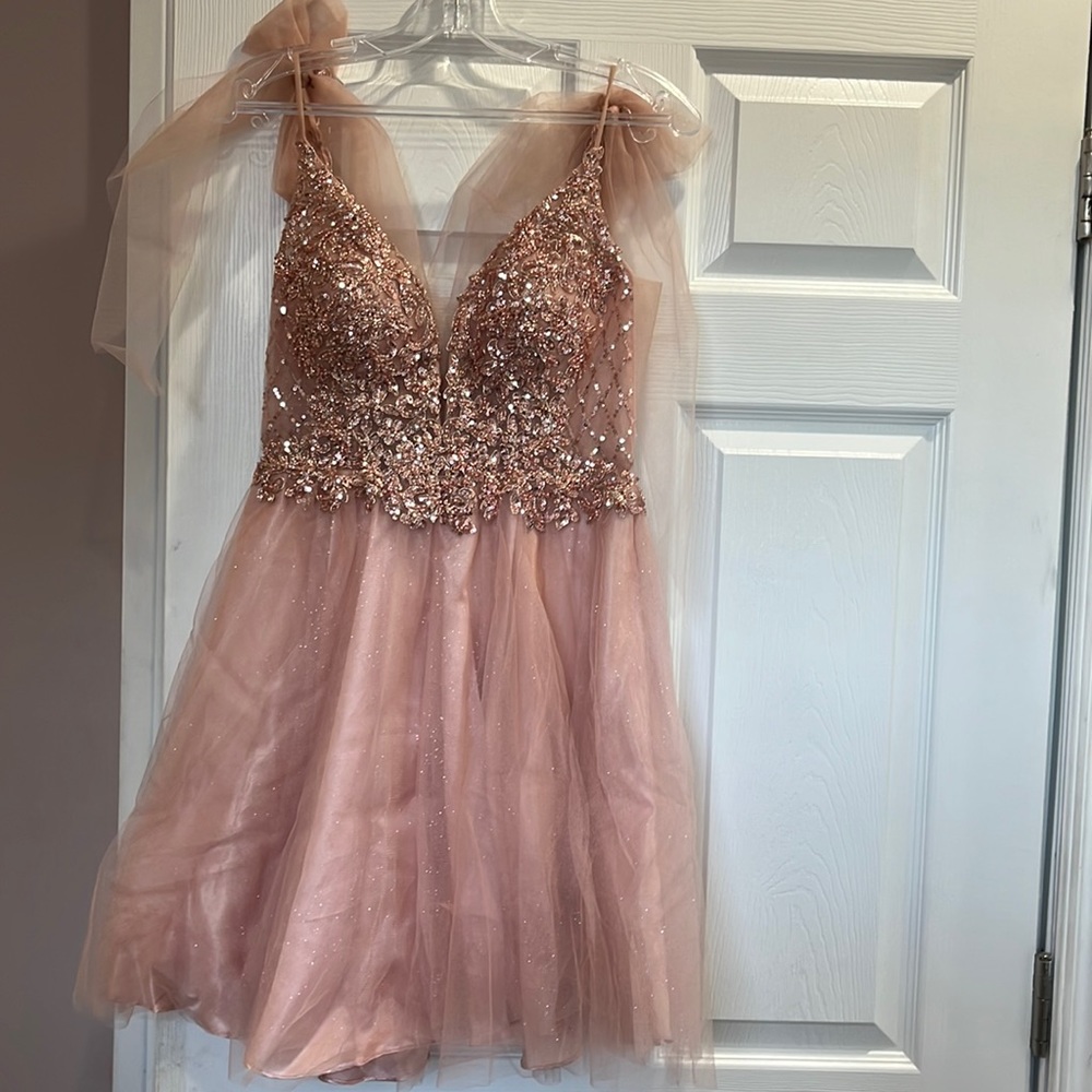 Like new only worn once in perfect conditions no damages were made.